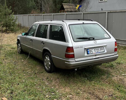 Серый Мерседес Е-Класс, объемом двигателя 3 л и пробегом 322 тыс. км за 3400 $, фото 3 на Automoto.ua