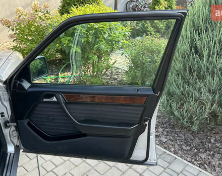 Серый Мерседес Е-Класс, объемом двигателя 3 л и пробегом 322 тыс. км за 3400 $, фото 24 на Automoto.ua