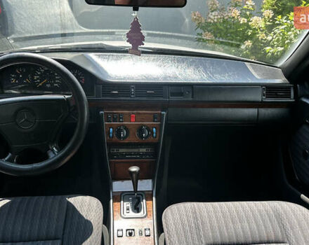 Серый Мерседес Е-Класс, объемом двигателя 3 л и пробегом 322 тыс. км за 3400 $, фото 9 на Automoto.ua