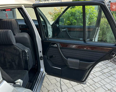 Серый Мерседес Е-Класс, объемом двигателя 3 л и пробегом 322 тыс. км за 3400 $, фото 25 на Automoto.ua