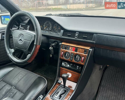 Серый Мерседес Е-Класс, объемом двигателя 2.8 л и пробегом 347 тыс. км за 1900 $, фото 29 на Automoto.ua