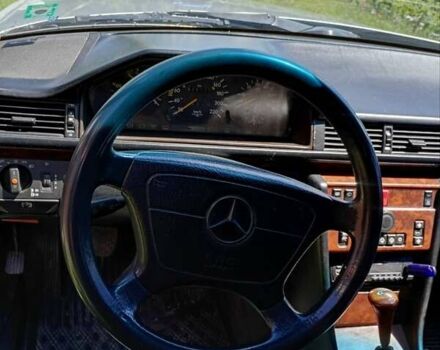 Серый Мерседес Е-Класс, объемом двигателя 2.5 л и пробегом 480 тыс. км за 4200 $, фото 4 на Automoto.ua