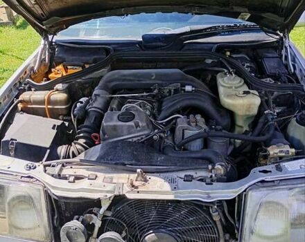 Серый Мерседес Е-Класс, объемом двигателя 2.5 л и пробегом 480 тыс. км за 4200 $, фото 1 на Automoto.ua