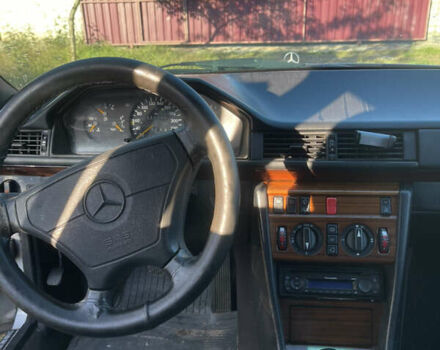 Сірий Мерседес Е-Клас, об'ємом двигуна 2.2 л та пробігом 427 тис. км за 4000 $, фото 5 на Automoto.ua