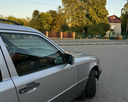 Сірий Мерседес Е-Клас, об'ємом двигуна 2.5 л та пробігом 300 тис. км за 6000 $, фото 22 на Automoto.ua