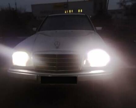 Серый Мерседес Е-Класс, объемом двигателя 3 л и пробегом 305 тыс. км за 3500 $, фото 4 на Automoto.ua