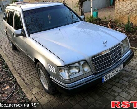 Серый Мерседес Е-Класс, объемом двигателя 2.5 л и пробегом 344 тыс. км за 3150 $, фото 13 на Automoto.ua