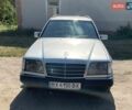 Серый Мерседес Е-Класс, объемом двигателя 2.2 л и пробегом 430 тыс. км за 2500 $, фото 1 на Automoto.ua