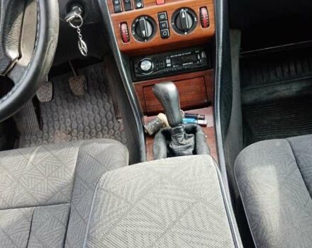 Сірий Мерседес Е-Клас, об'ємом двигуна 2.2 л та пробігом 280 тис. км за 2800 $, фото 2 на Automoto.ua