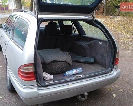 Серый Мерседес Е-Класс, объемом двигателя 2.4 л и пробегом 323 тыс. км за 3000 $, фото 6 на Automoto.ua