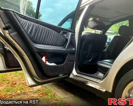 Серый Мерседес Е-Класс, объемом двигателя 3.2 л и пробегом 471 тыс. км за 3200 $, фото 6 на Automoto.ua