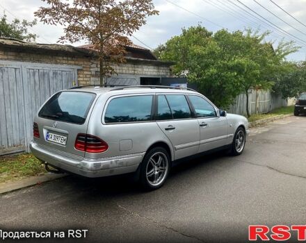 Серый Мерседес Е-Класс, объемом двигателя 3.2 л и пробегом 471 тыс. км за 3200 $, фото 2 на Automoto.ua