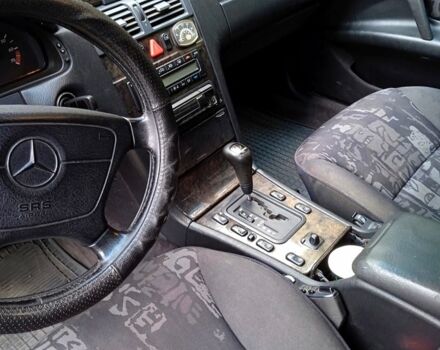 Серый Мерседес Е-Класс, объемом двигателя 2.4 л и пробегом 233 тыс. км за 3200 $, фото 5 на Automoto.ua