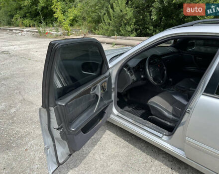Сірий Мерседес Е-Клас, об'ємом двигуна 2.4 л та пробігом 332 тис. км за 3999 $, фото 9 на Automoto.ua