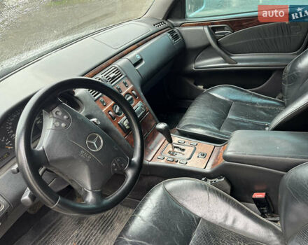 Мерседес Е-Класс 1999 в Хусте на Automoto.ua Серый Мерседес Е-Класс, объемом двигателя 3.2 л и пробегом 580 тыс. км за 3000 $, фото 10 на Automoto.ua