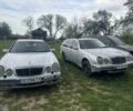 Серый Мерседес Е-Класс, объемом двигателя 2.1 л и пробегом 250 тыс. км за 2594 $, фото 1 на Automoto.ua