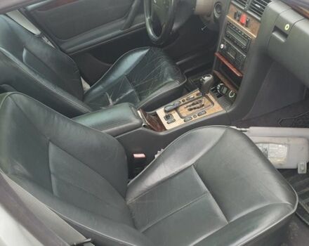 Серый Мерседес Е-Класс, объемом двигателя 3.2 л и пробегом 350 тыс. км за 2500 $, фото 4 на Automoto.ua