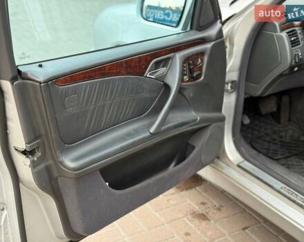 Серый Мерседес Е-Класс, объемом двигателя 2.69 л и пробегом 497 тыс. км за 4200 $, фото 25 на Automoto.ua