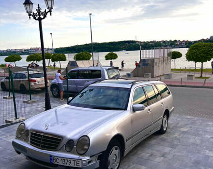 Сірий Мерседес Е-Клас, об'ємом двигуна 2 л та пробігом 380 тис. км за 2900 $, фото 3 на Automoto.ua
