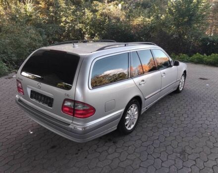 Серый Мерседес Е-Класс, объемом двигателя 2.2 л и пробегом 235 тыс. км за 4640 $, фото 5 на Automoto.ua