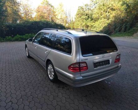 Серый Мерседес Е-Класс, объемом двигателя 2.2 л и пробегом 235 тыс. км за 4640 $, фото 3 на Automoto.ua