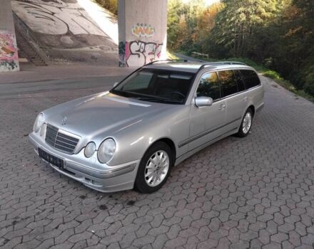 Серый Мерседес Е-Класс, объемом двигателя 2.2 л и пробегом 235 тыс. км за 4640 $, фото 1 на Automoto.ua