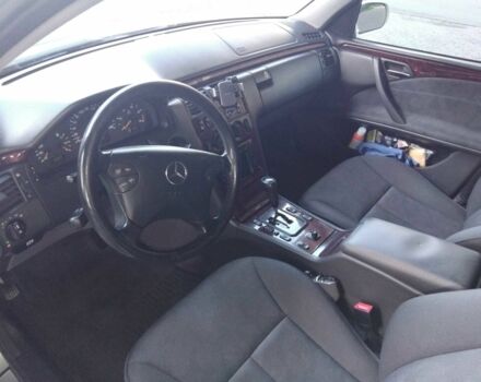 Серый Мерседес Е-Класс, объемом двигателя 2.2 л и пробегом 235 тыс. км за 4640 $, фото 6 на Automoto.ua