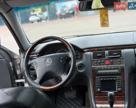 Серый Мерседес Е-Класс, объемом двигателя 2.69 л и пробегом 497 тыс. км за 4200 $, фото 12 на Automoto.ua