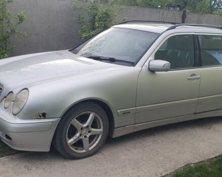 Серый Мерседес Е-Класс, объемом двигателя 3.2 л и пробегом 350 тыс. км за 2500 $, фото 1 на Automoto.ua