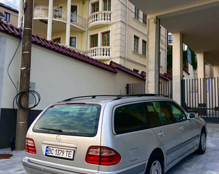 Сірий Мерседес Е-Клас, об'ємом двигуна 2 л та пробігом 380 тис. км за 2900 $, фото 2 на Automoto.ua