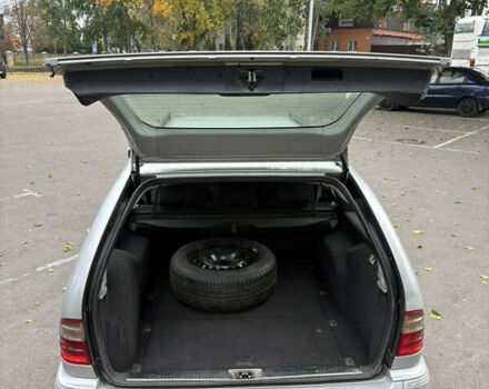 Серый Мерседес Е-Класс, объемом двигателя 2 л и пробегом 511 тыс. км за 3899 $, фото 18 на Automoto.ua