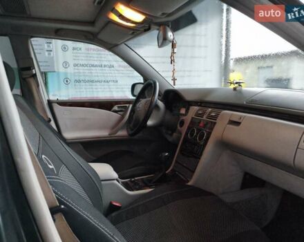 Сірий Мерседес Е-Клас, об'ємом двигуна 2 л та пробігом 442 тис. км за 3200 $, фото 19 на Automoto.ua