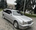 Серый Мерседес Е-Класс, объемом двигателя 2.1 л и пробегом 320 тыс. км за 3000 $, фото 2 на Automoto.ua