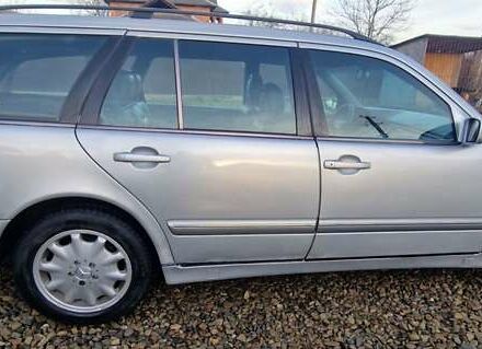 Серый Мерседес Е-Класс, объемом двигателя 2.7 л и пробегом 532 тыс. км за 4300 $, фото 3 на Automoto.ua