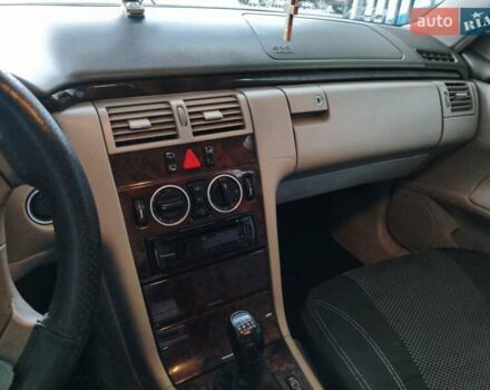 Сірий Мерседес Е-Клас, об'ємом двигуна 2 л та пробігом 442 тис. км за 3200 $, фото 17 на Automoto.ua