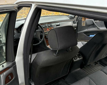 Серый Мерседес Е-Класс, объемом двигателя 2 л и пробегом 511 тыс. км за 3899 $, фото 22 на Automoto.ua