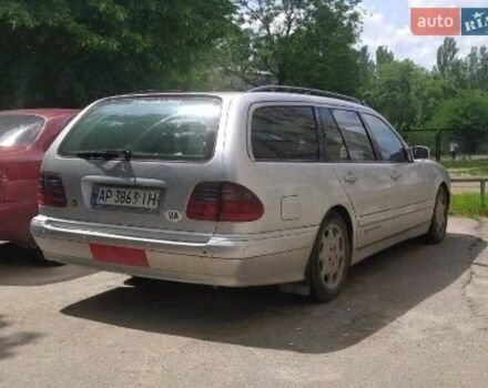 Серый Мерседес Е-Класс, объемом двигателя 2 л и пробегом 300 тыс. км за 3000 $, фото 3 на Automoto.ua