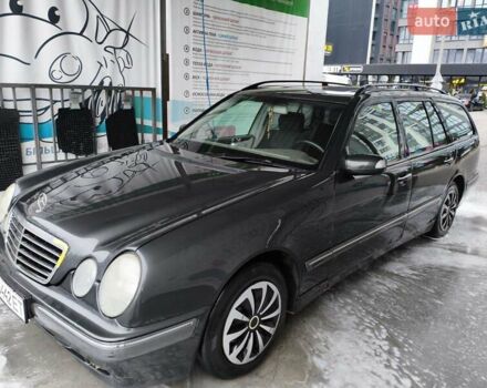 Сірий Мерседес Е-Клас, об'ємом двигуна 2 л та пробігом 442 тис. км за 3200 $, фото 1 на Automoto.ua