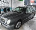 Сірий Мерседес Е-Клас, об'ємом двигуна 2 л та пробігом 442 тис. км за 3200 $, фото 1 на Automoto.ua