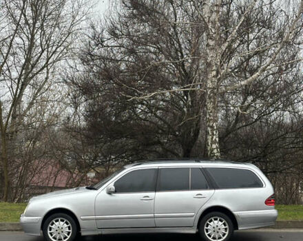 Серый Мерседес Е-Класс, объемом двигателя 2.7 л и пробегом 338 тыс. км за 4300 $, фото 2 на Automoto.ua