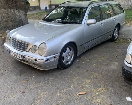 Мерседес Е-Клас 2002 у Києві на Automoto.ua Сірий Мерседес Е-Клас, об'ємом двигуна 3.2 л та пробігом 320 тис. км за 2150 $, фото 3 на Automoto.ua