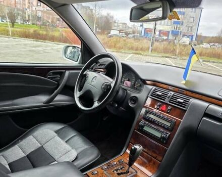 Сірий Мерседес Е-Клас, об'ємом двигуна 3.2 л та пробігом 300 тис. км за 2999 $, фото 5 на Automoto.ua