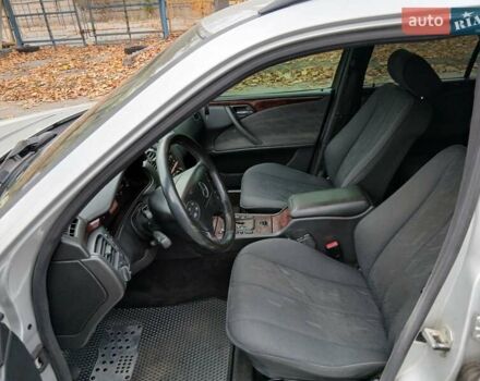 Мерседес Е-Класс 2002 в Запорожье на Automoto.ua Серый Мерседес Е-Класс, объемом двигателя 2.2 л и пробегом 330 тыс. км за 3850 $, фото 5 на Automoto.ua