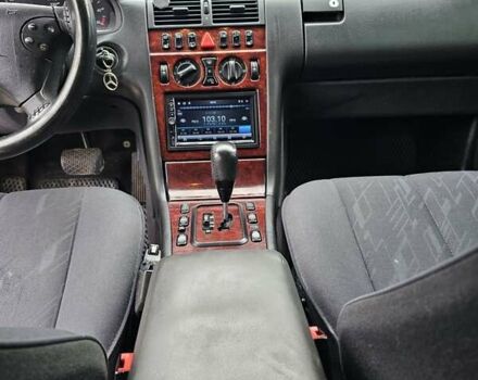 Серый Мерседес Е-Класс, объемом двигателя 2.15 л и пробегом 320 тыс. км за 4700 $, фото 17 на Automoto.ua