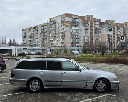 Сірий Мерседес Е-Клас, об'ємом двигуна 3.2 л та пробігом 300 тис. км за 2999 $, фото 1 на Automoto.ua