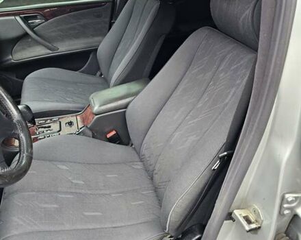 Серый Мерседес Е-Класс, объемом двигателя 2.15 л и пробегом 320 тыс. км за 4700 $, фото 16 на Automoto.ua