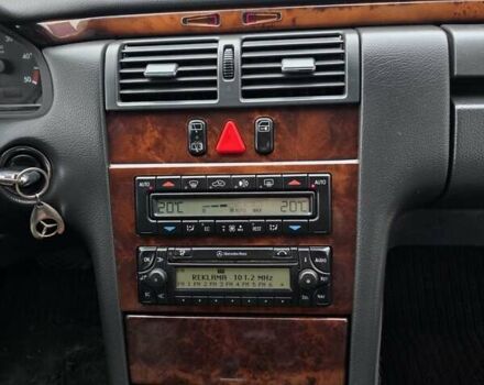 Сірий Мерседес Е-Клас, об'ємом двигуна 3.2 л та пробігом 300 тис. км за 2999 $, фото 17 на Automoto.ua