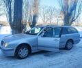 Сірий Мерседес Е-Клас, об'ємом двигуна 2 л та пробігом 340 тис. км за 3000 $, фото 1 на Automoto.ua