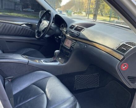 Серый Мерседес Е-Класс, объемом двигателя 3.2 л и пробегом 443 тыс. км за 3500 $, фото 8 на Automoto.ua