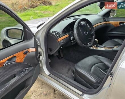 Серый Мерседес Е-Класс, объемом двигателя 2.15 л и пробегом 336 тыс. км за 6700 $, фото 3 на Automoto.ua